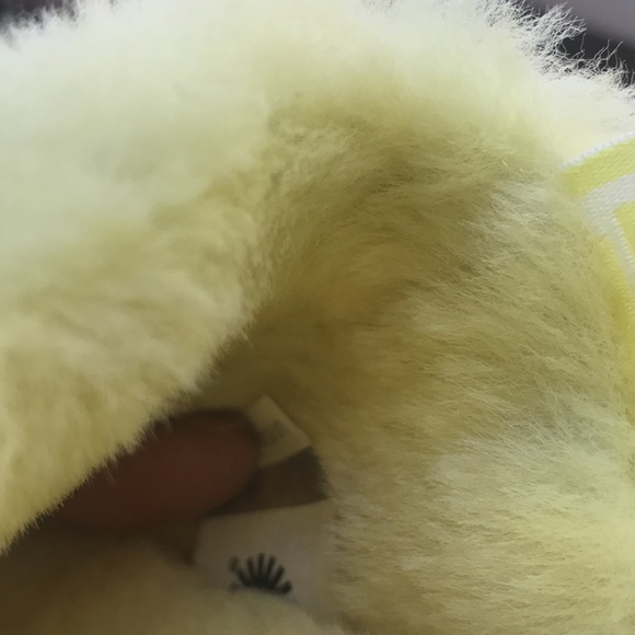 😀UGG YELLOW FLUFFIES😀 - Picture 11 of 11